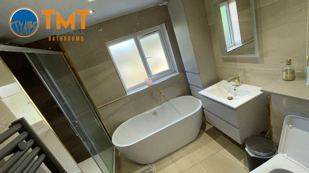 Expert help Water Leaking from Ceiling Under Bathroom Tips (1)